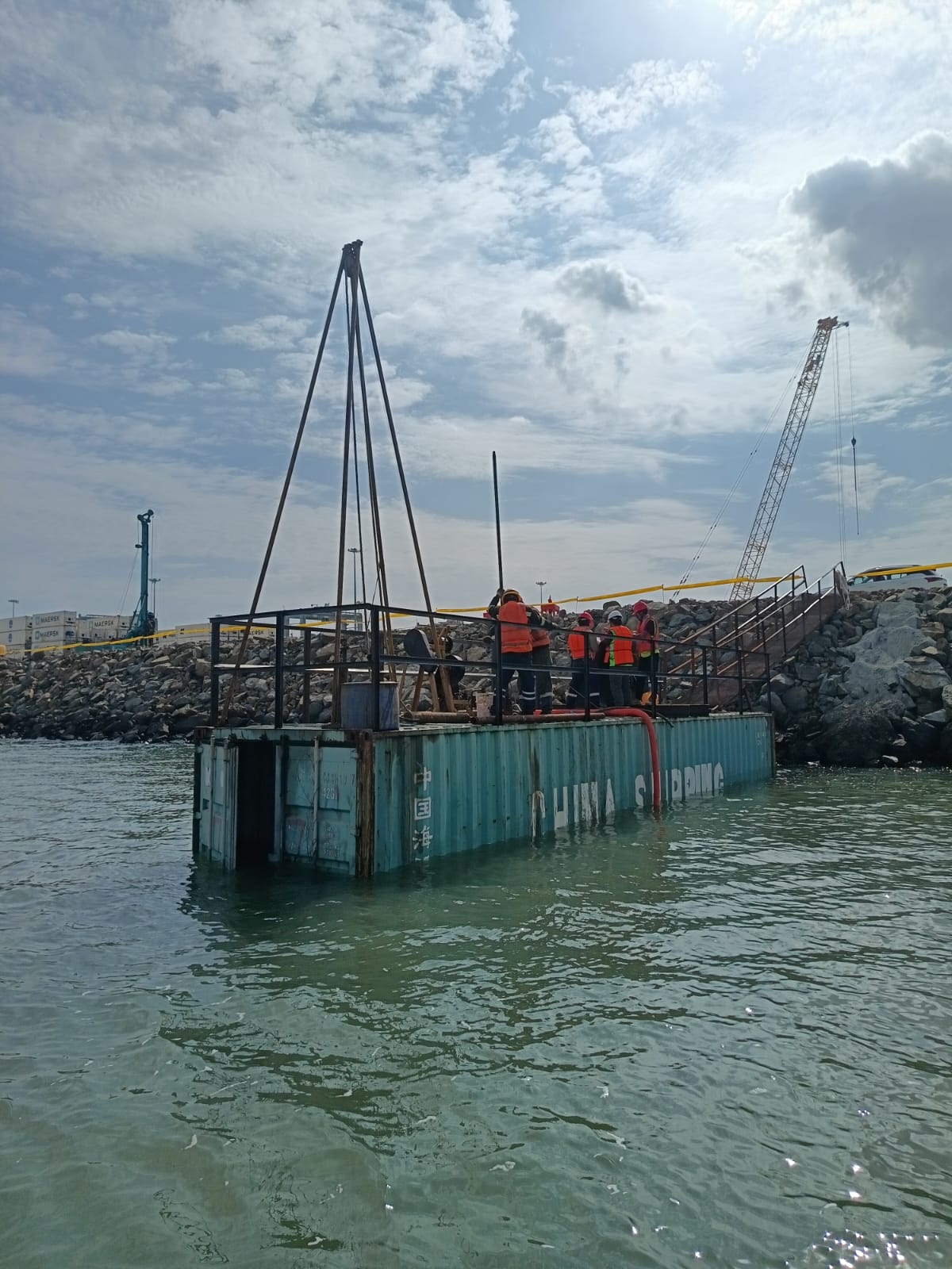 Estudio de suelo (extraccion del nucleo de roca)