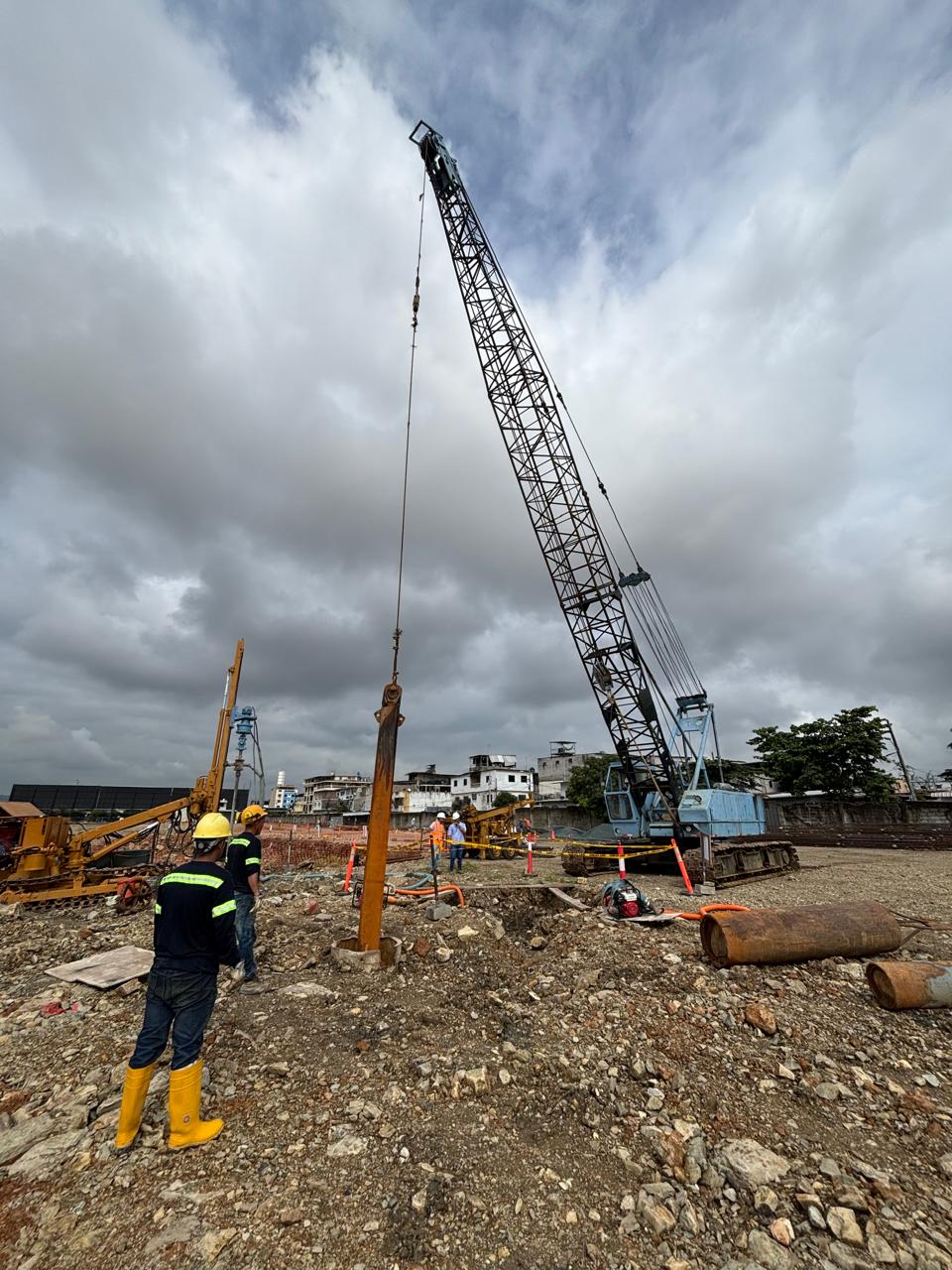 Grua de 50 Ton (perforacion con escarpelo)